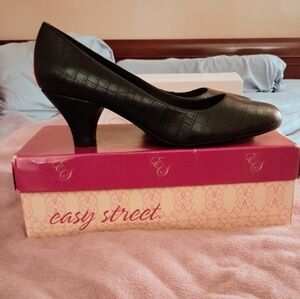 Easy Street Black Women's Pumps Size 11ww